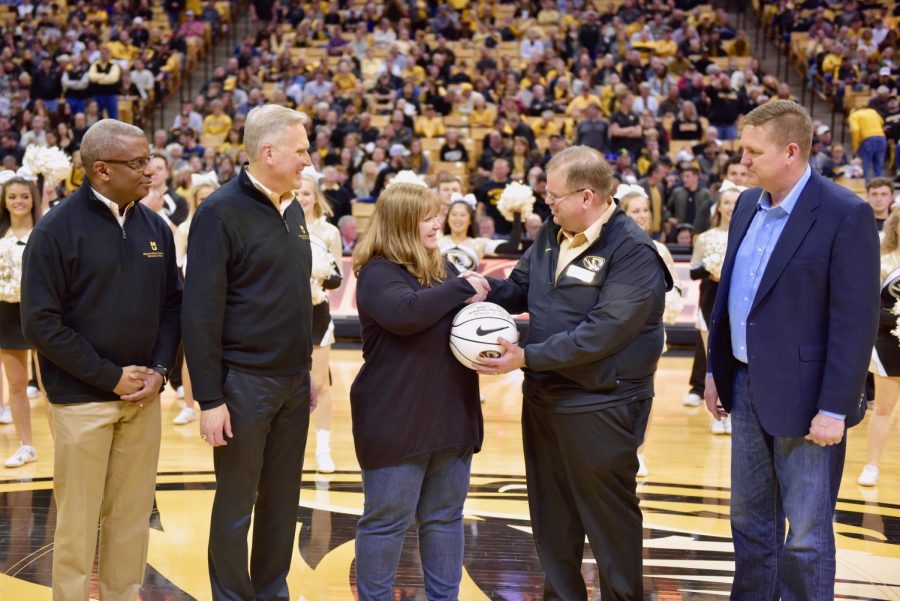 Mizzou Chancellor Alexander Cartwright presents a game ball to Christina Geabhart, president of MIPA Missouri Interscholastic Press Association, during the Mizzou Mens Basketball game Saturday at Mizzou Arena. Nearly 200 journalism and yearbook advisers and their students were at the game for Scholastic Journalism Day, which celebrated high school journalism programs across Missouri. Geabhart is the journalism teacher at Oak Park High School in North Kansas City Schools.

Left to right: Associate Professor Ron Kelley, co-executive director of MIPA; Missouri School of Journalism Dean David Kurpius; Geabhart; Cartwright; and Keith Hughey, an executive with Walsworth Yearbooks. #MissouriMethod #MizzouMade National Scholastic Press Association Journalism Education Association